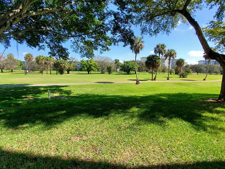 3800 Oaks Clubhouse Dr #112 — Photo 25