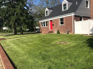 1031 North Dr, Merrick, NY 11566