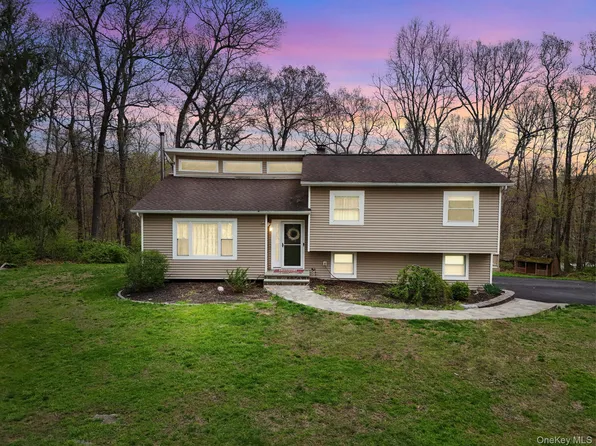 325 Oak Ridge Road, Hopewell Junction, NY 12533