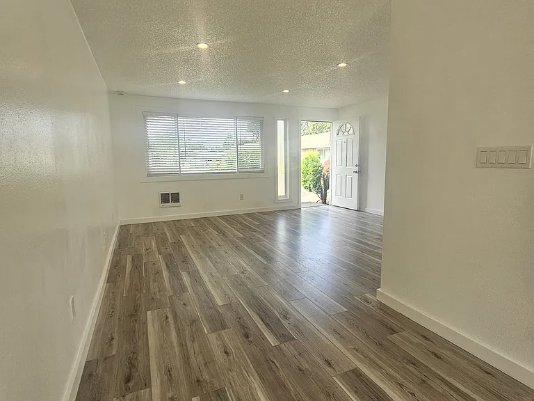 13936 SE Powell Blvd — Photo 5