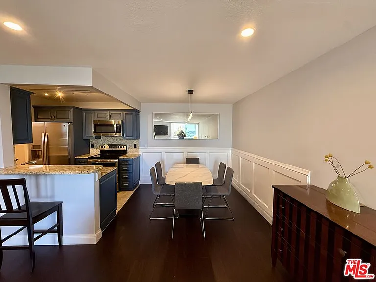 8530 Holloway Dr #318 — Photo 7