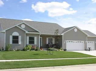 4216 Carlton Dr, Cedar Falls, IA 50613