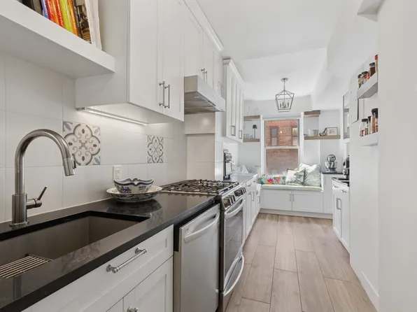 414 East 52nd Street image 4 of 6