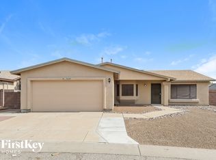 10060 E Falcon Point Dr, Tucson, AZ 85730