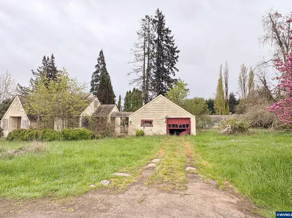 235 SW Ivy St, Willamina, OR 97396