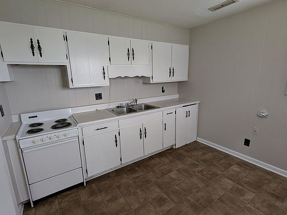 5th image of 578 Withrow Rd