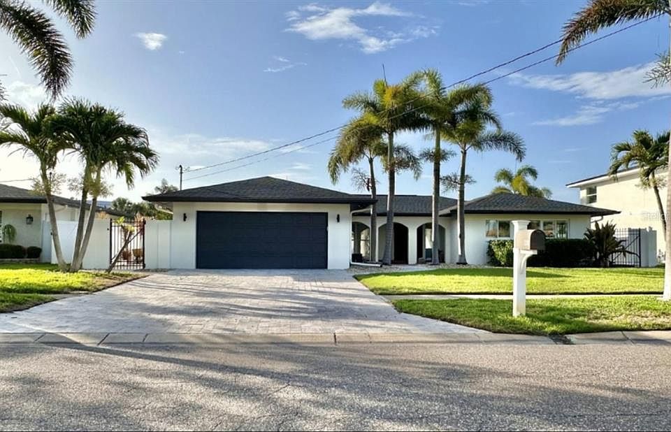 1st image of 320 Palm Is NE
