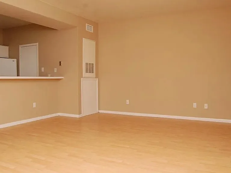 702 Gaytha Cir #14 — Photo 9