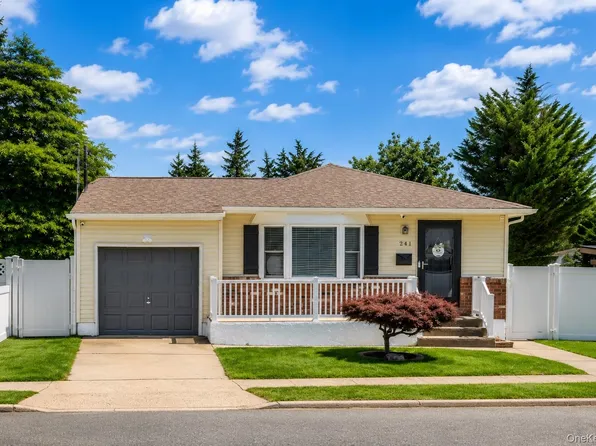 241 Houston Street, Lindenhurst, NY 11757