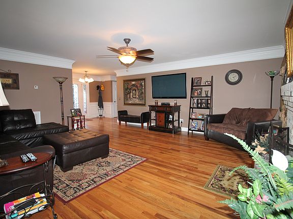 3rd image of 510 Liberty Dr