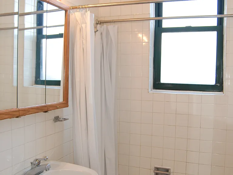 431 West Roscoe Street — Photo 9