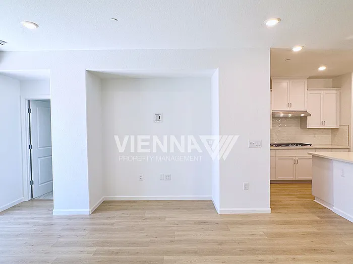 1568 Edgewood Ln — Photo 11