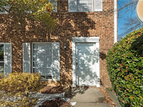 1311 W Meadowview Rd APT H, Greensboro, NC 27403