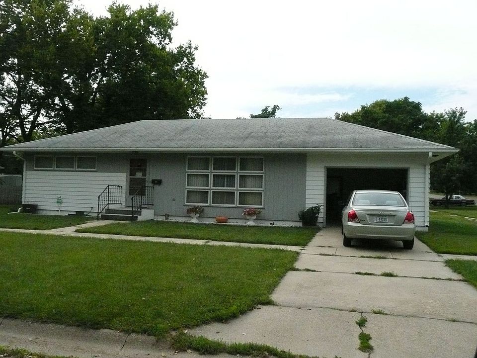 1st image of 401 S 8th St