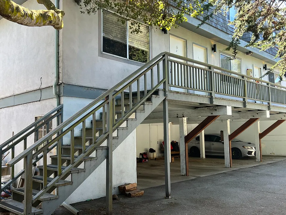 830 Parcel St
