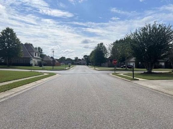 Exterior Neighborhood (street photo)
