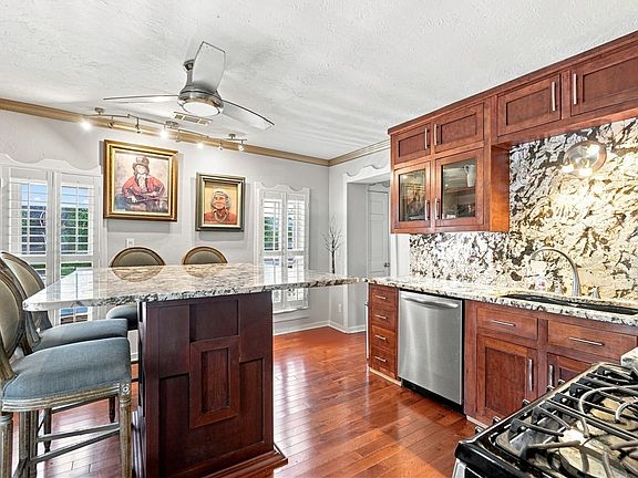 3rd image of 35 Mountain St