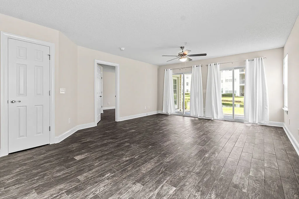 2 bed, 1274 sqft, $2,100 — Photo 3