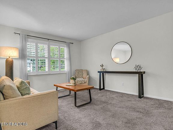 5th image of 1330 Scotsbury Cir