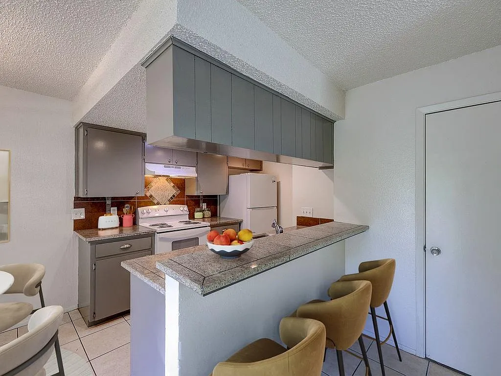 2 bed, 1.5 bath, 750 sqft, $1,600 — Photo 4
