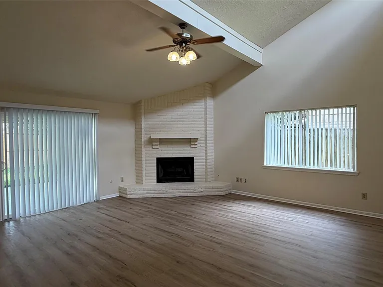 11614 Inga Ln — Photo 5