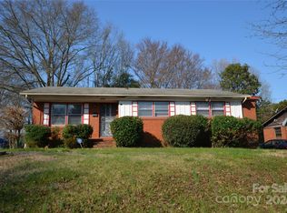 2520 Woodshire Dr, Charlotte, NC 28208