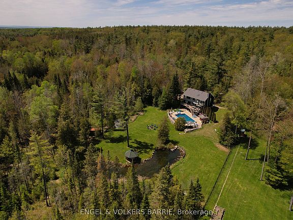 3rd image of 1441 Hendrie Rd