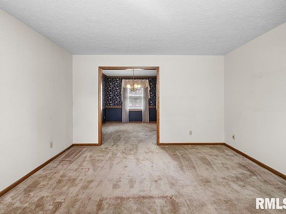 5th image of 1035 W 57th Pl