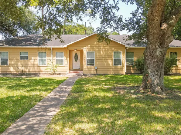 321 Circle Dr, Wharton, TX 77488