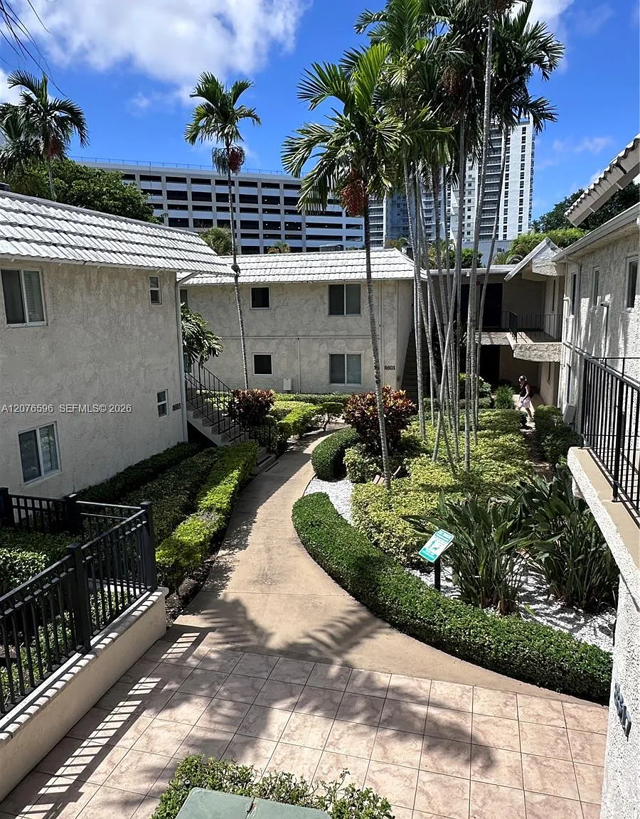 Monterey Gardens Of Pinec — Photo 1