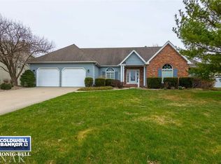 12 Bay Pointe Dr, Bloomington, IL