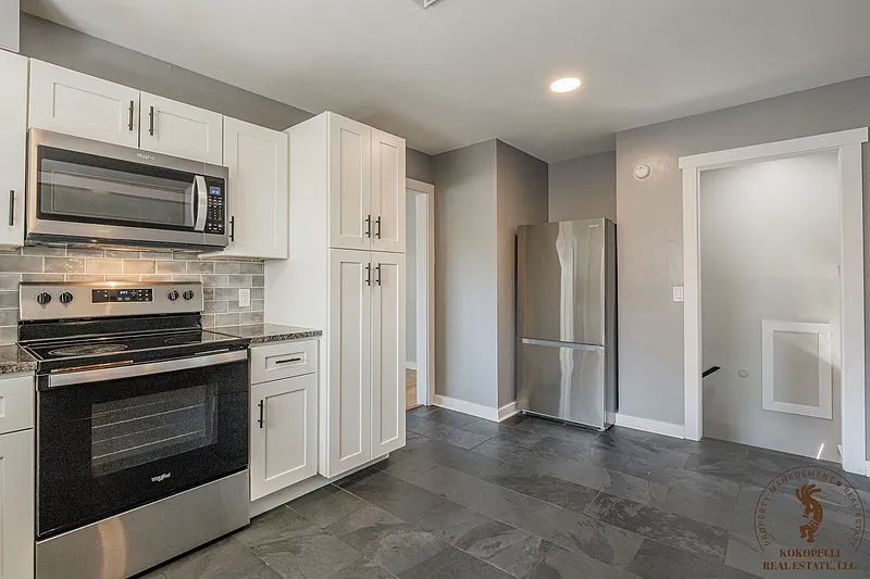 5 bed, 2.0 bath, 1864 sqft, $3,000 — Photo 4