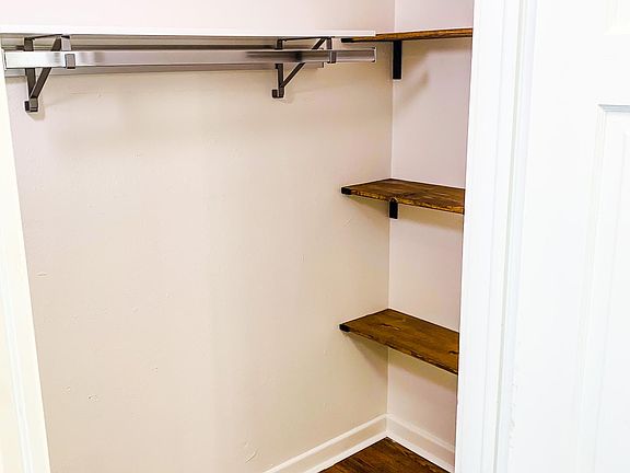 4th image of 315 E Melrose Dr APT D