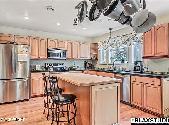 2nd image of 591 Mountvista Dr
