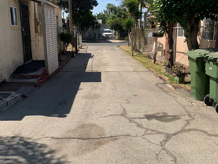 Long driveway. Side entrance to house for was drop off of groceries. Driveway provides access to parking so no parking on the driveway.