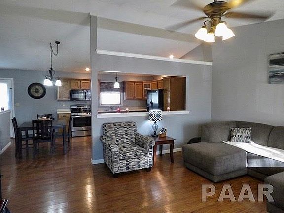 3rd image of 817 Dennis Dr