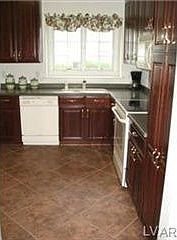4th image of 137 Glenmoor Cir