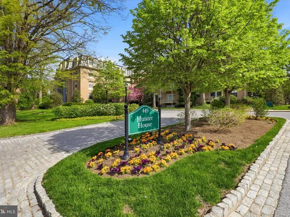 449 Montgomery Ave APT 306, Haverford, PA 19041