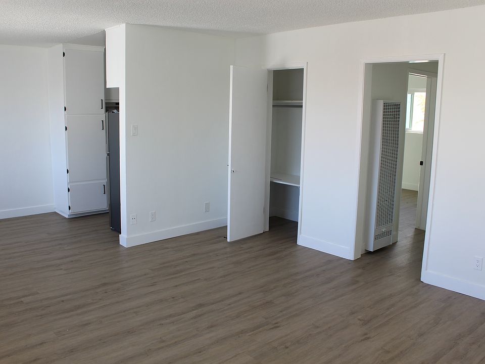2nd image of 1843 S Gramercy Pl APT 10