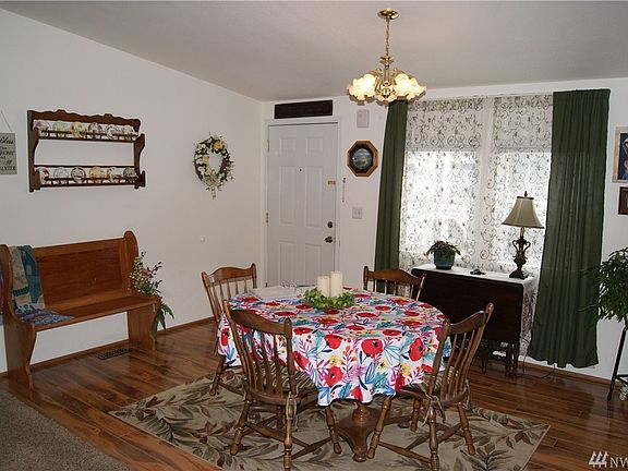 3rd image of 10413 196th St Ct E