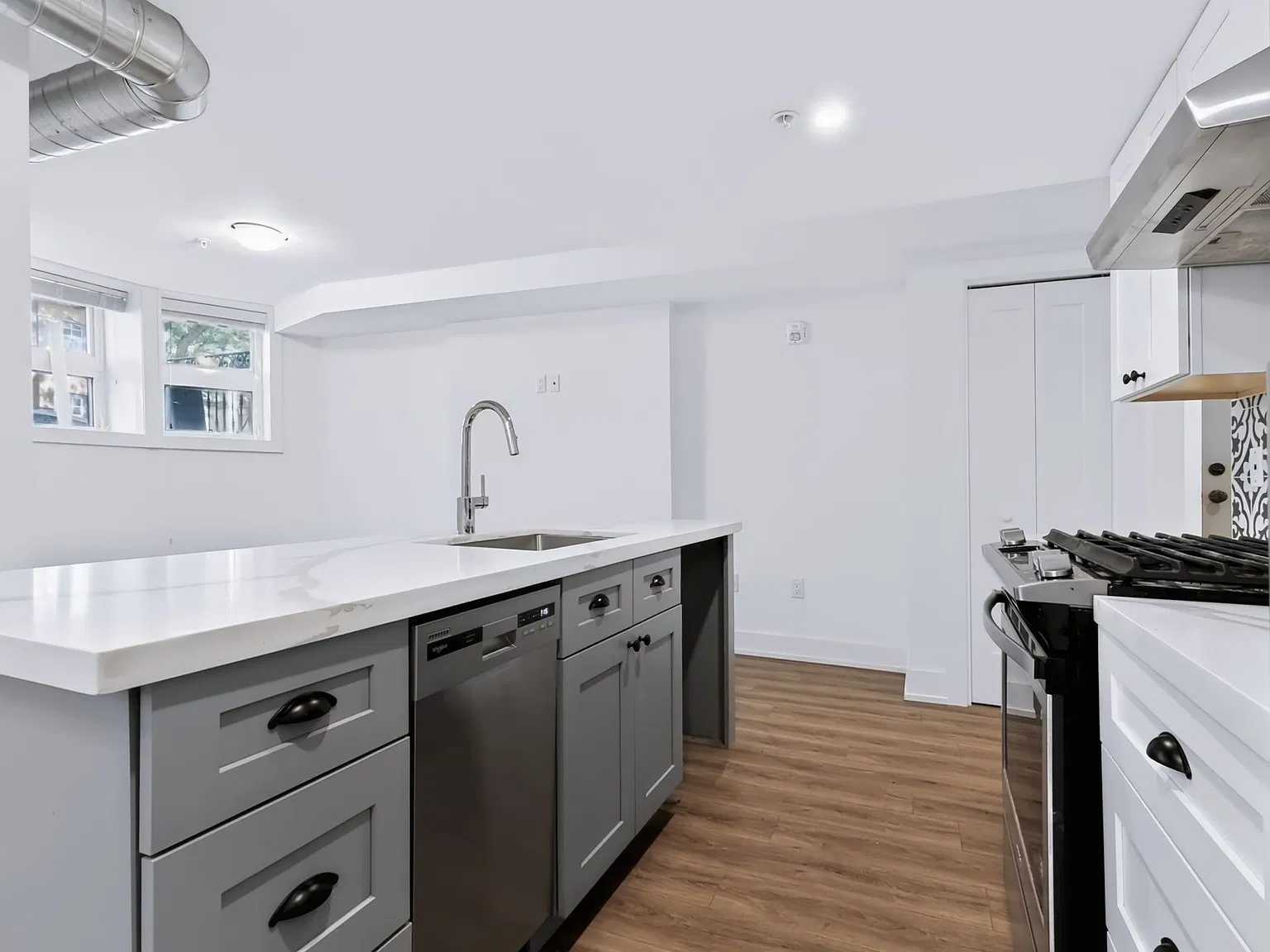 Trendy 1 Bedroom In Durand — Photo 3