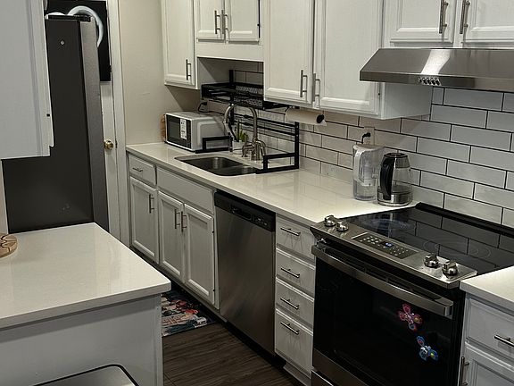 2nd image of 1110 Chatham Park Dr