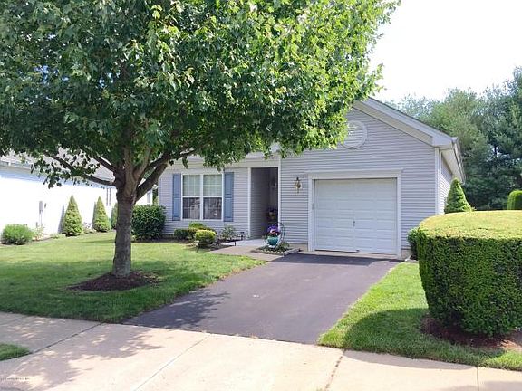 3rd image of 38 Evergreen Springs Dr
