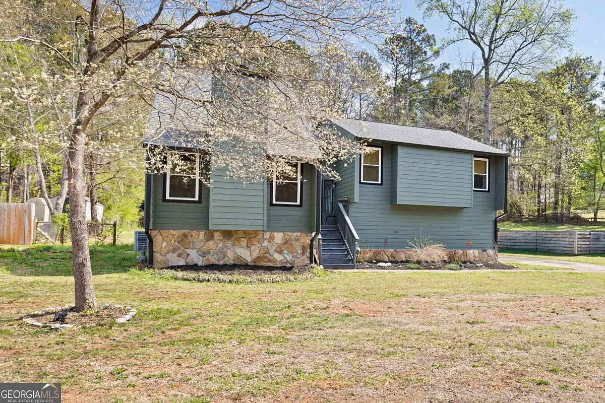 6748 Galts Ferry Rd photo 1