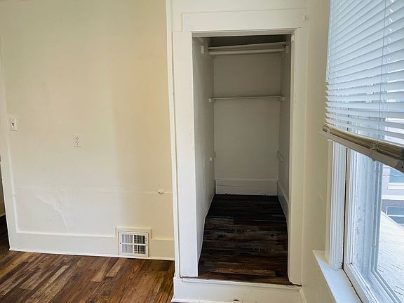 5th image of 619 N 31st St APT 6