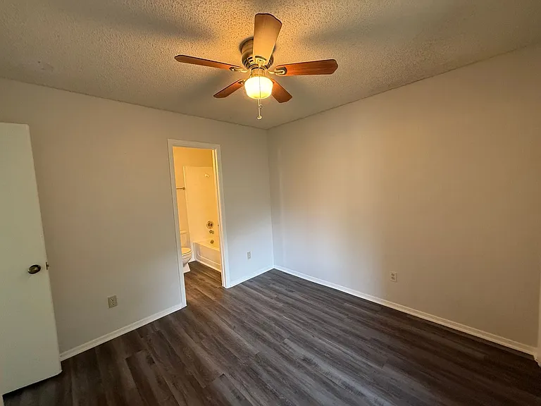512 Willowbend Cv — Photo 6