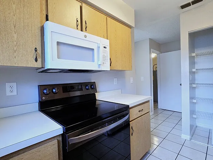 1423 Montana Ave — Photo 7