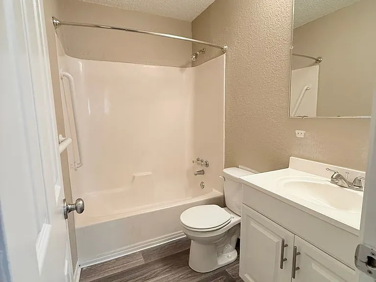 1712 S Ash Ave — Photo 16
