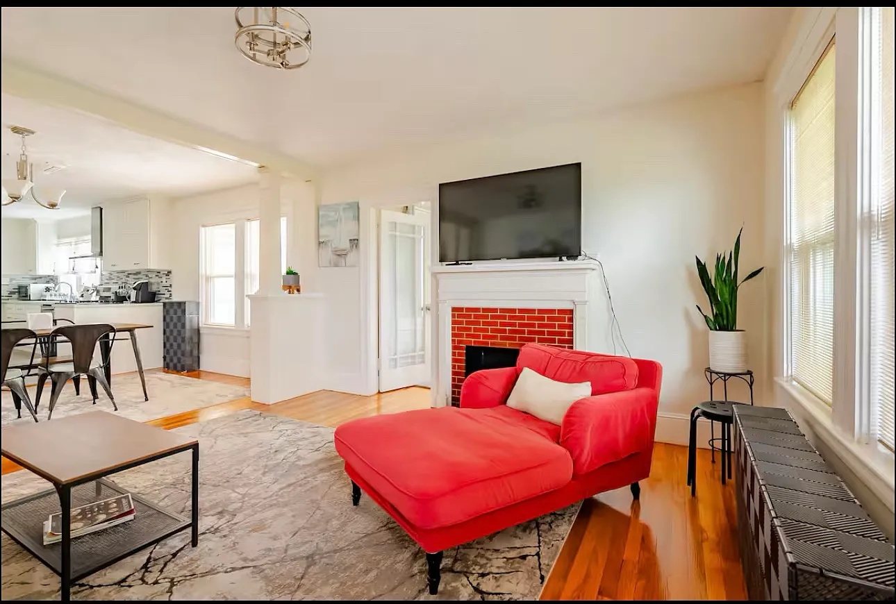 3 bed, 1400 sqft, $4,200 — Photo 2