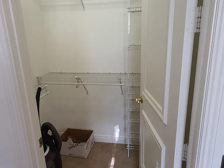 220 NE 69th Cir — Photo 22